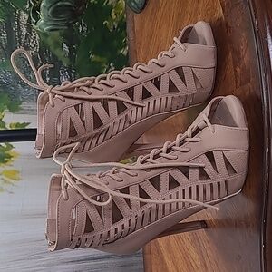 Paprika Womens 8.5 tan cage cut out nubuck ankle bootie stiletto shoes